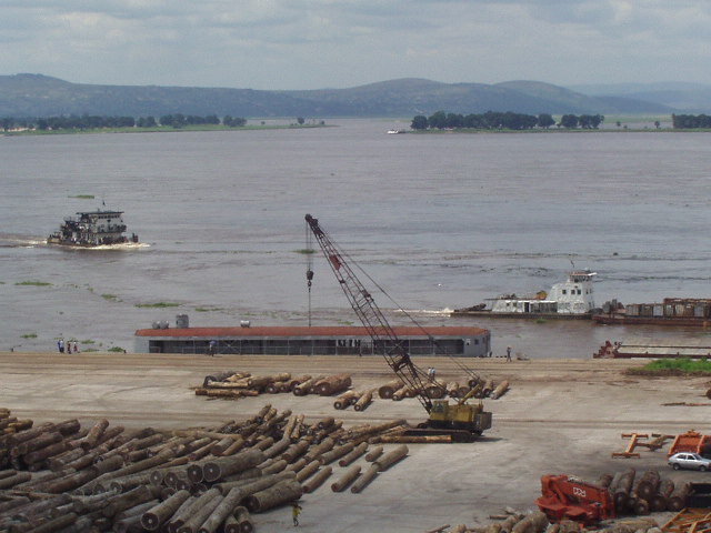 ferries crossing the Congo river to Brazzaville